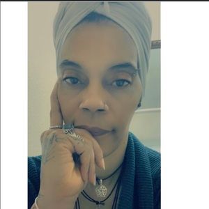 Meet your Posher, Amina